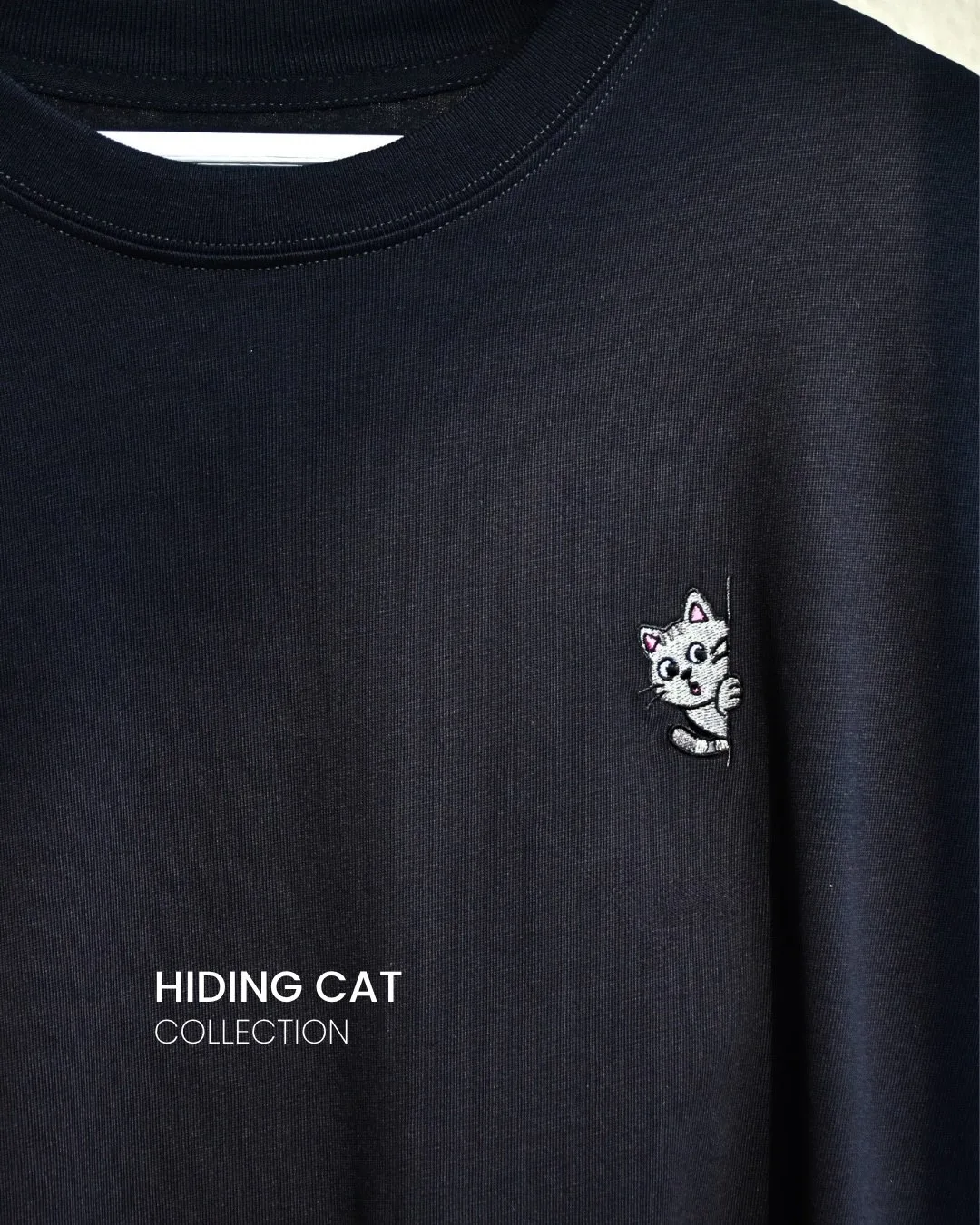 HIDING CAT™ T-SHIRT · BLACK รูปที่ 3