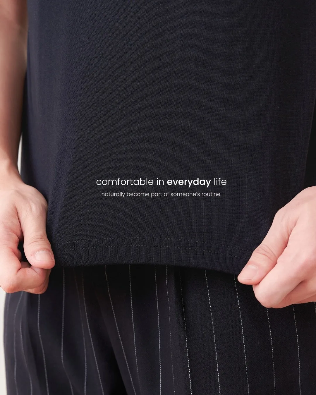 SIGNATURE™ T-SHIRT · BLACK รูปที่ 4
