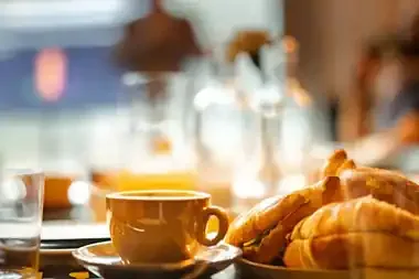 What New Customer Groups Can Dessert Shops and Cake Shops Reach by Adding Coffee?