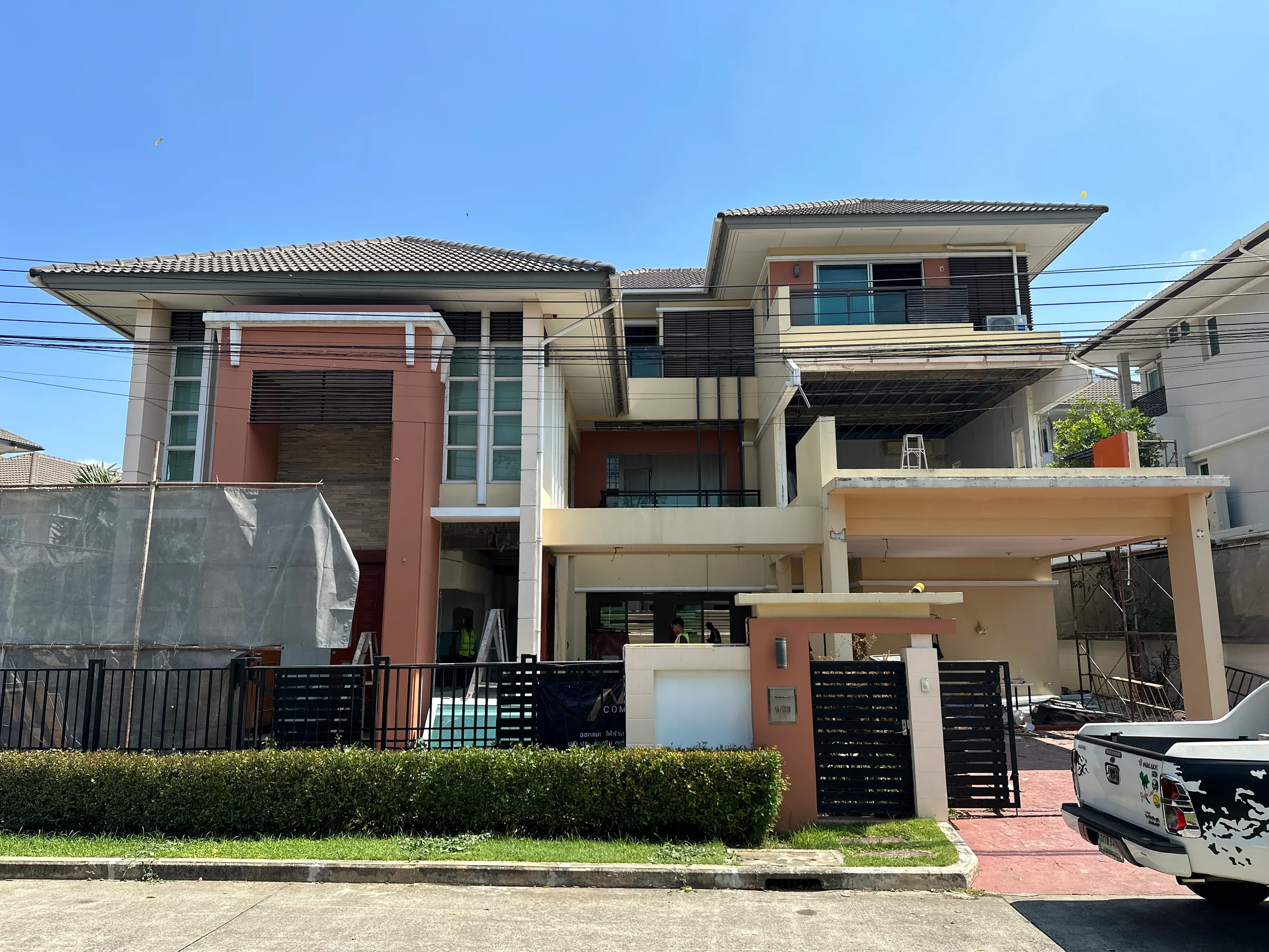 บ้านเดี่ยวที่เข้าคุมงานรีโนเวท